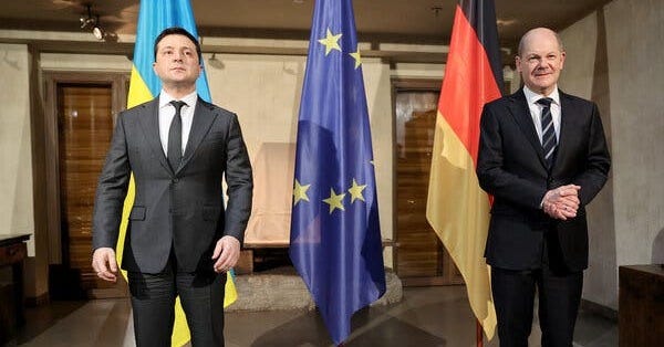 Russia-Ukraine Tensions: Put Sanctions on Russia Now, Ukraine's Leader  Urges West - The New York Times