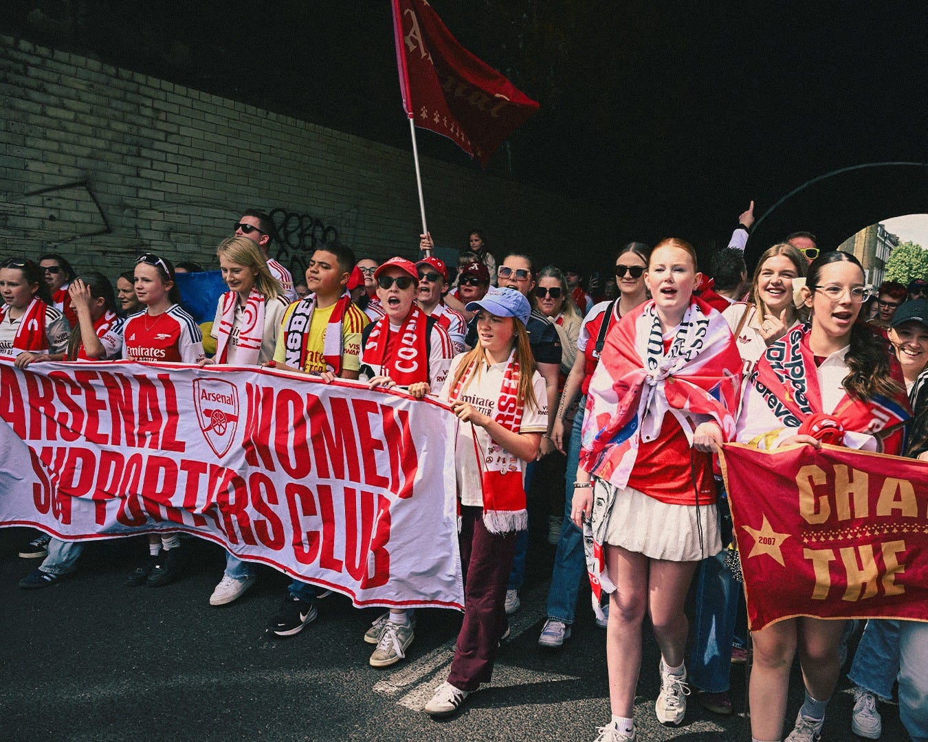 May be an image of one or more people, people playing soccer, crowd and text that says 'αε Uiea ल ည် ۲۲ mirare 力 mirates LOON RSENAZ Arsenal បេរា KOMEN SPPARTA SPRRTASCII SCLUK oreve foreve HpA CHA 2087 TUE'