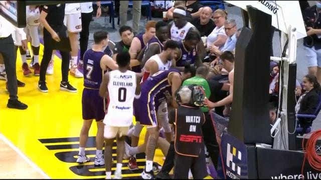 NBL 2021-22 game results: Illawarra Hawks defeat Sydney Kings, feud between  owners, rivalry explained, video, score