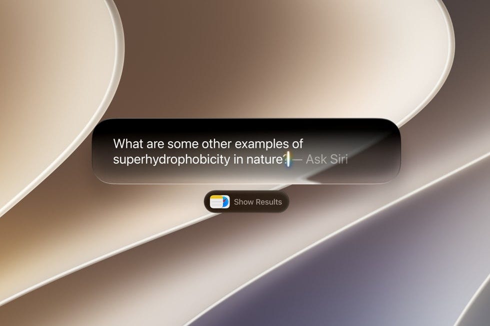 Ekran MacBooka pokazujący zintegrowaną z rozwiązaniem Spotlight funkcję Siri AI, która odpowiada na pytanie.