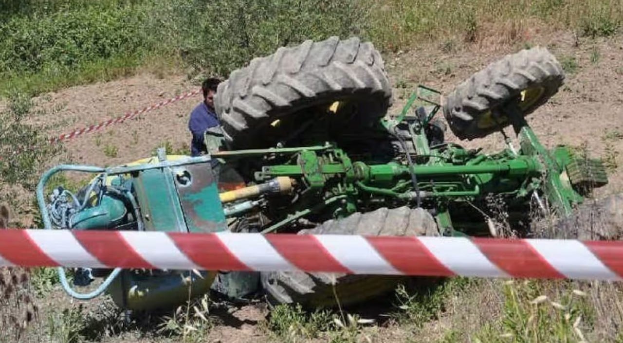 trattore ribaltato trattore ribaltato