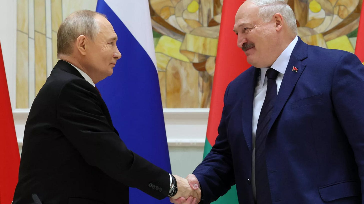Russian President Vladimir Putin and Belarusian President Alexander Lukashenko shake hands - Sputnik International, 1920, 06.12.2024