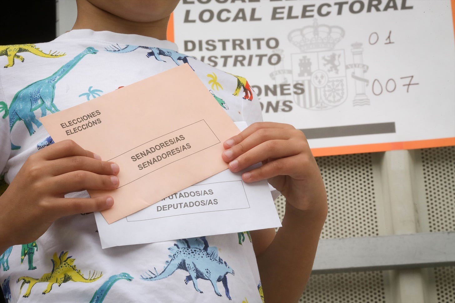 Sobres electorales en las elecciones de 2023, en un colegio electoral de Lugo (Galicia). Sobres electorales en las elecciones de 2023, en un colegio electoral de Lugo (Galicia).
