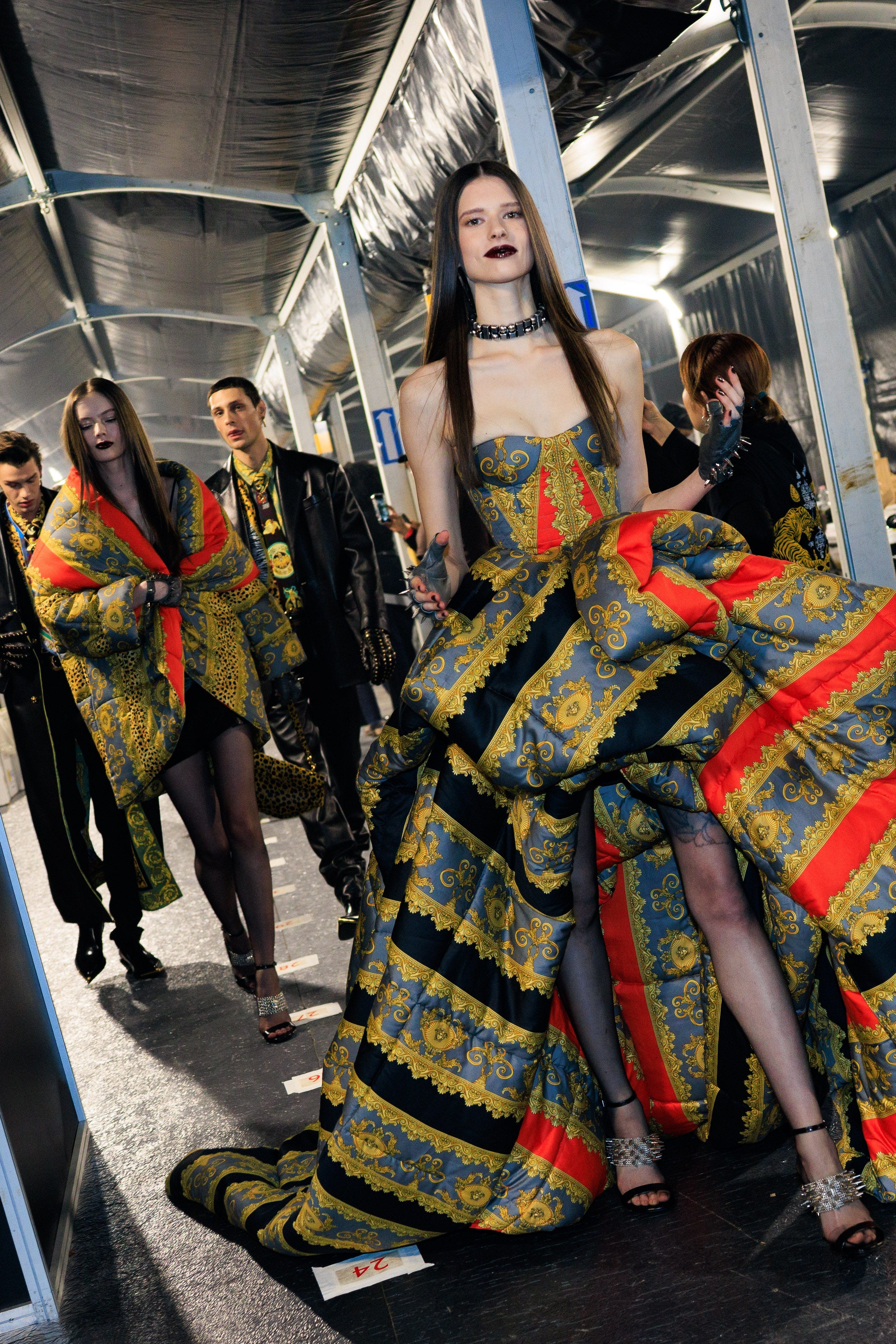 絶版　FASHION NEWS コレクション139〜171 My Existential Dread of Versace - by Louis Pisano