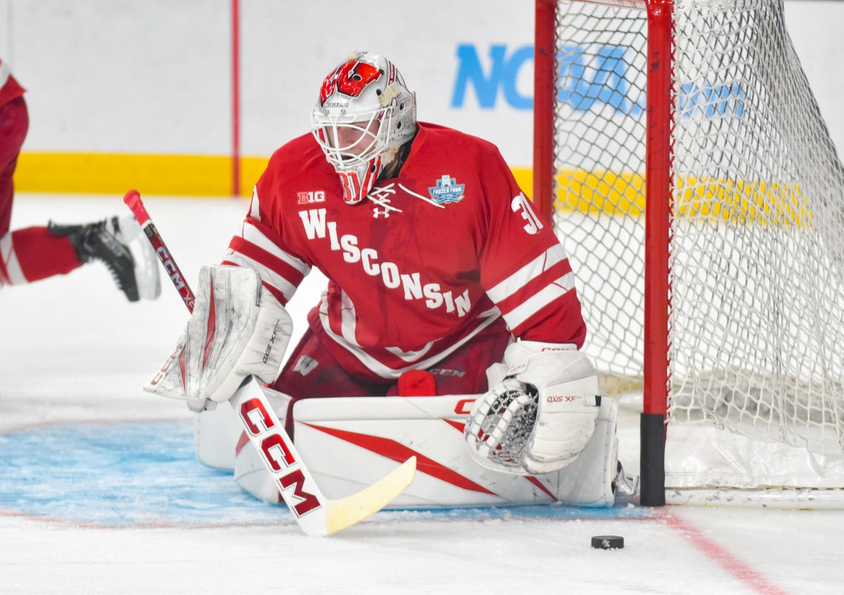 Badger hockey goaltender Daniel Hauser Badger hockey goaltender Daniel Hauser