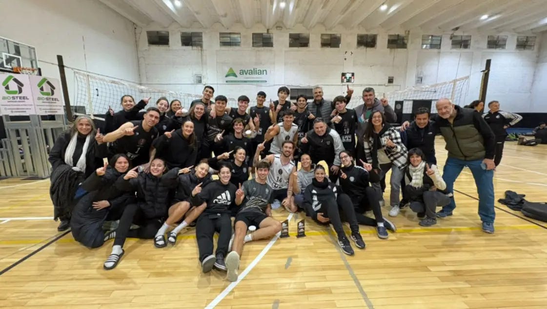 Vóleibol: en la capital del cemento, Liniers edificó un histórico doble título