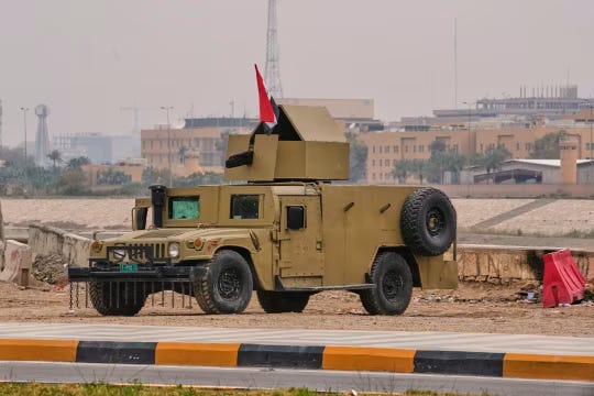 Un veicolo blindato Humvee dell'esercito iracheno a Baghdad.