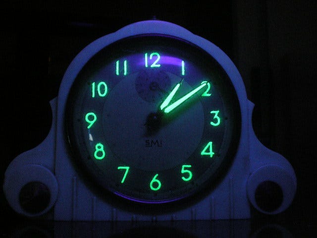 File:Radium Dial UV.jpg