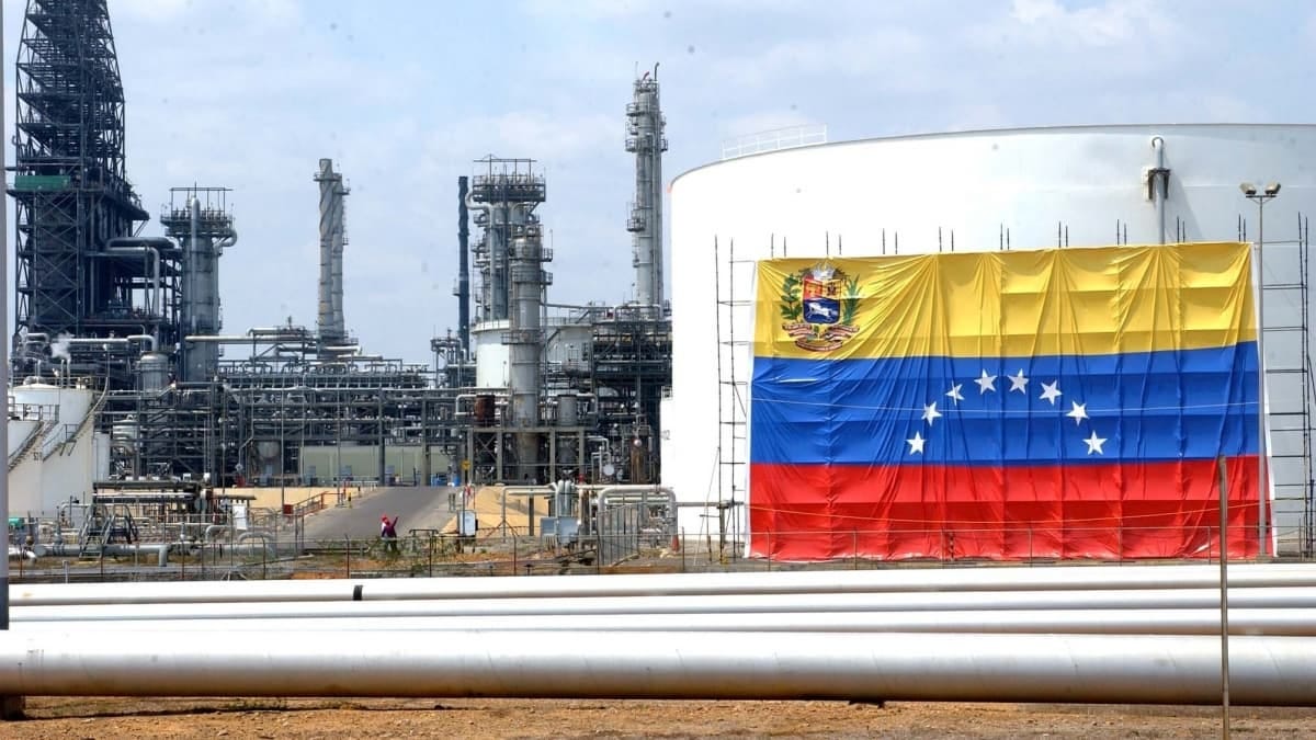 Venezuela's Main Oil Refinery Shuts Down After Blackout | OilPrice.com
