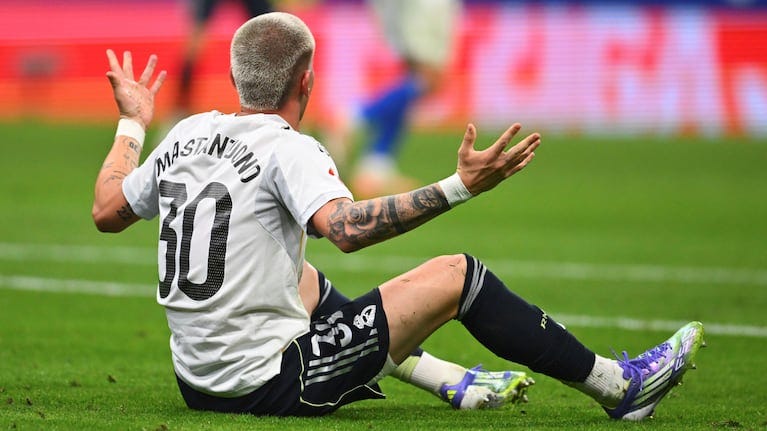 La razón por la que Real Madrid tiene prohibido el nombre de Mastantuono en  el dorsal de la camiseta | TN