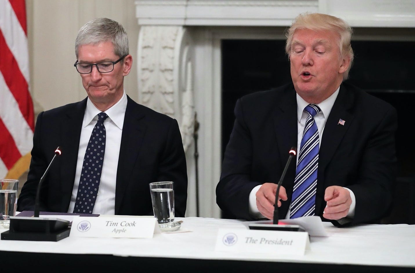Apple's Tim Cook 'disagrees' with Donald Trump's take on neo-Nazi violence  in Charlottesville - Vox