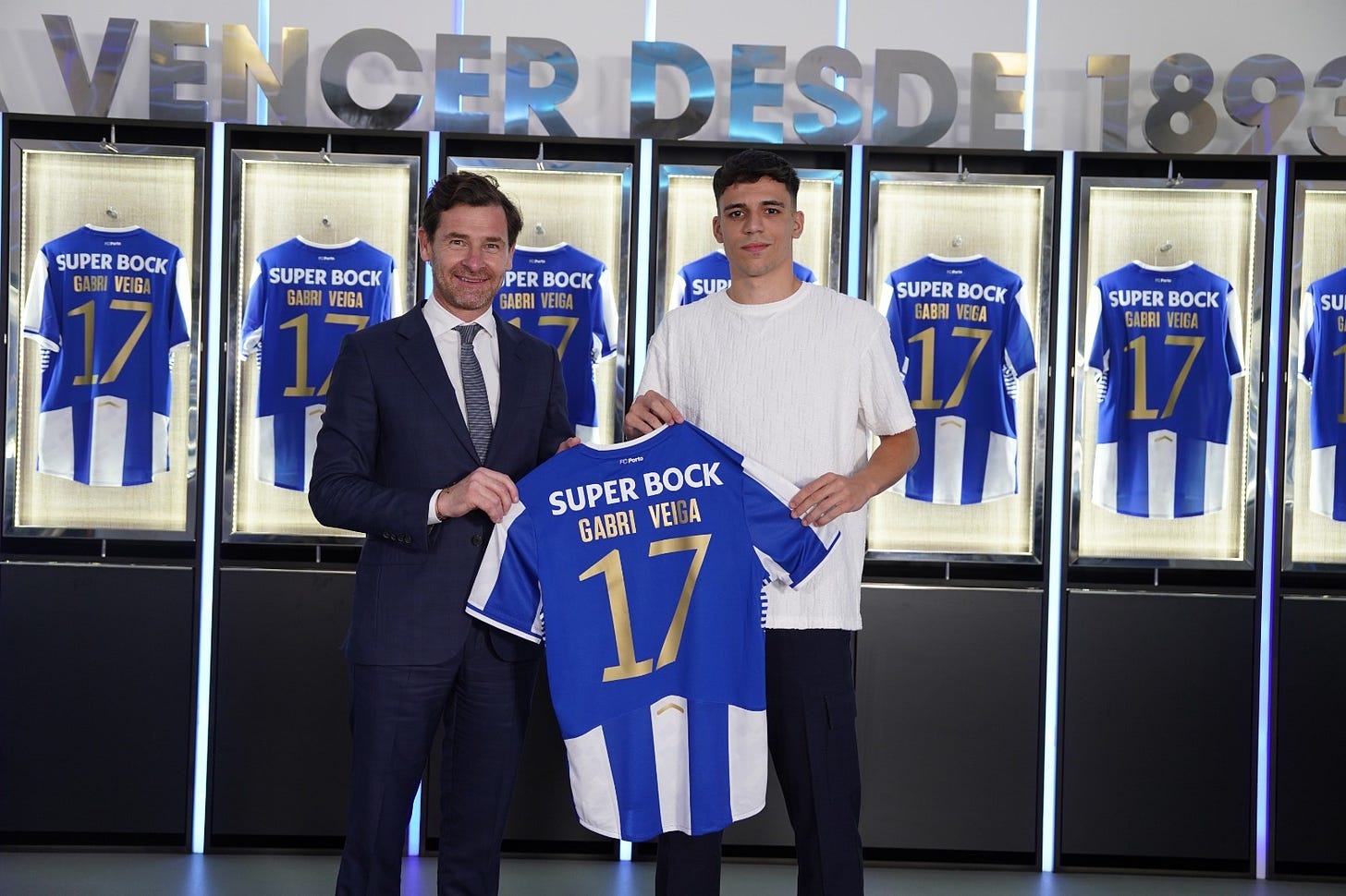 FC Porto - Notícias - Gabri Veiga é Dragão até 2030