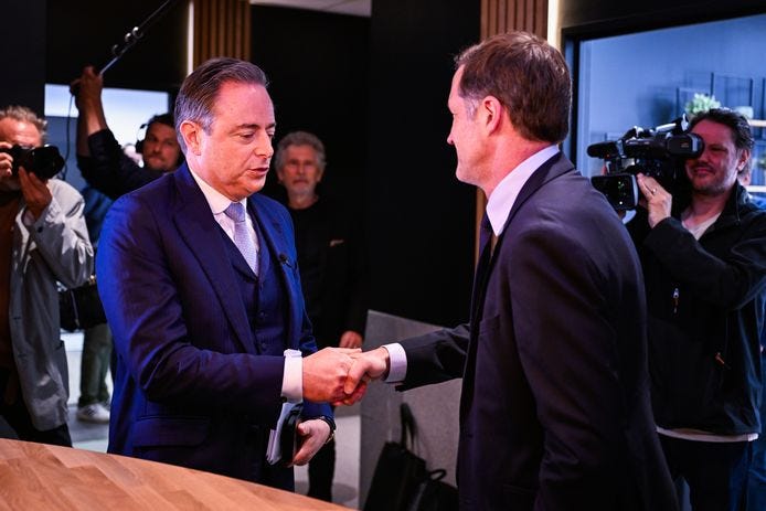 De 4 pittigste momenten tijdens de clash tussen De Wever en Magnette:  “Voilà, na een uur vallen de maskers af” | Binnenland | hln.be