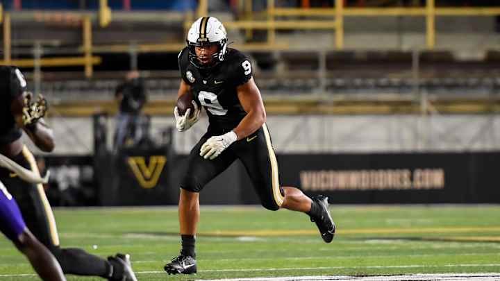 Sep 7, 2024; Nashville, Tennessee, USA; Vanderbilt Commodores tight end Eli Stowers (9) runs the ball against the Alcorn State Braves during the first half at FirstBank Stadium. Mandatory Credit: Steve Roberts-Imagn Images Sep 7, 2024; Nashville, Tennessee, USA; Vanderbilt Commodores tight end Eli Stowers (9) runs the ball against the Alcorn State Braves during the first half at FirstBank Stadium. Mandatory Credit: Steve Roberts-Imagn Images