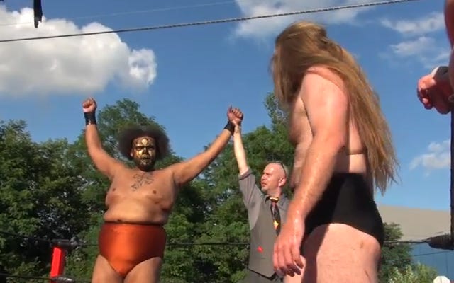 [Screenshot: Kongo Kong triumphs, Herzog looks stumped]