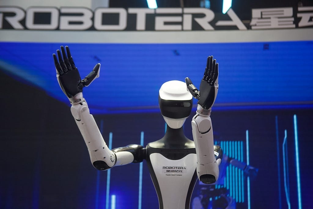 Robotera closes a $200M+ round led by SF Group as thousand-unit humanoid deliveries begin and logistics deployments scale across China