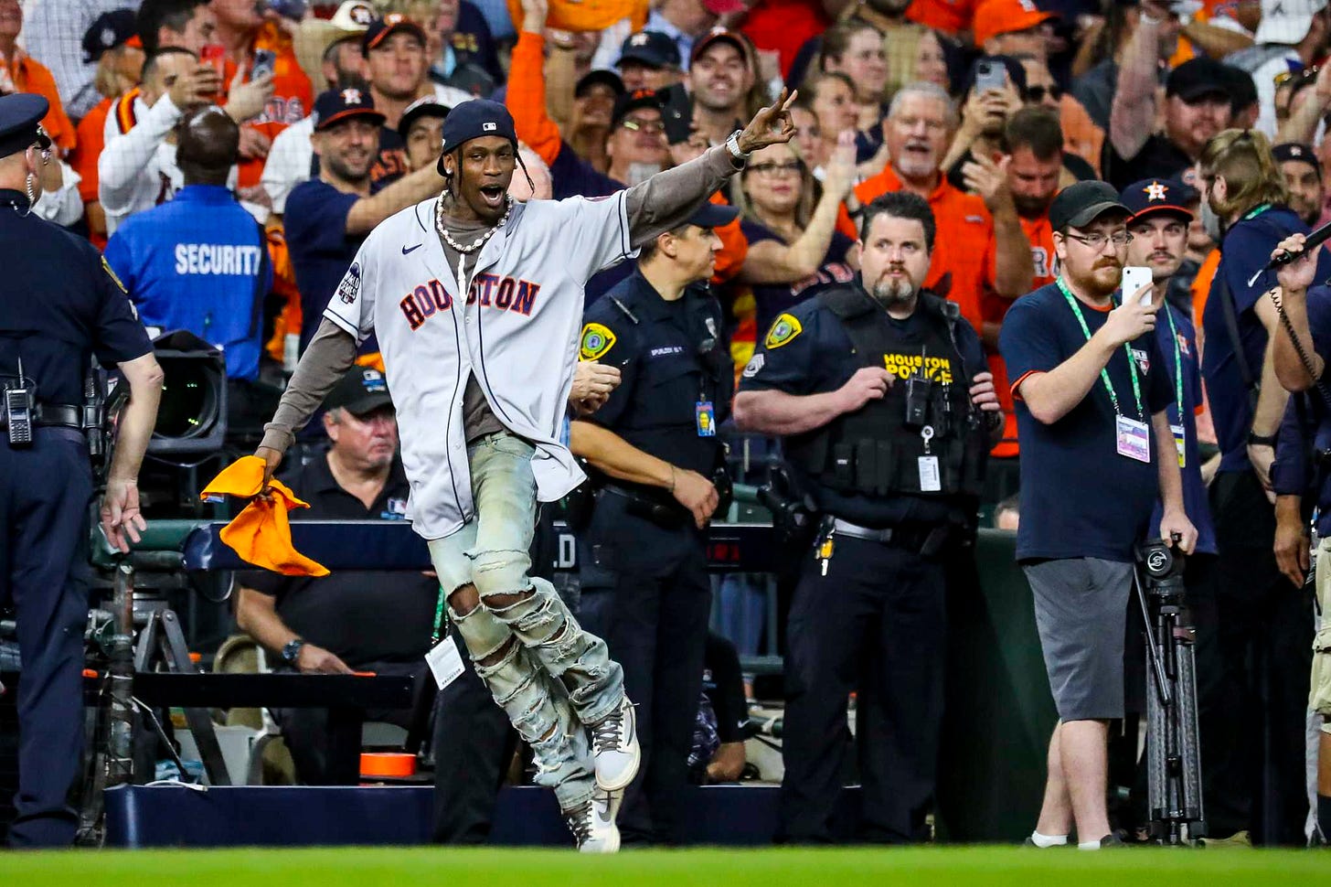 How Travis Scott tried to hype up Astros crowd before Game 6