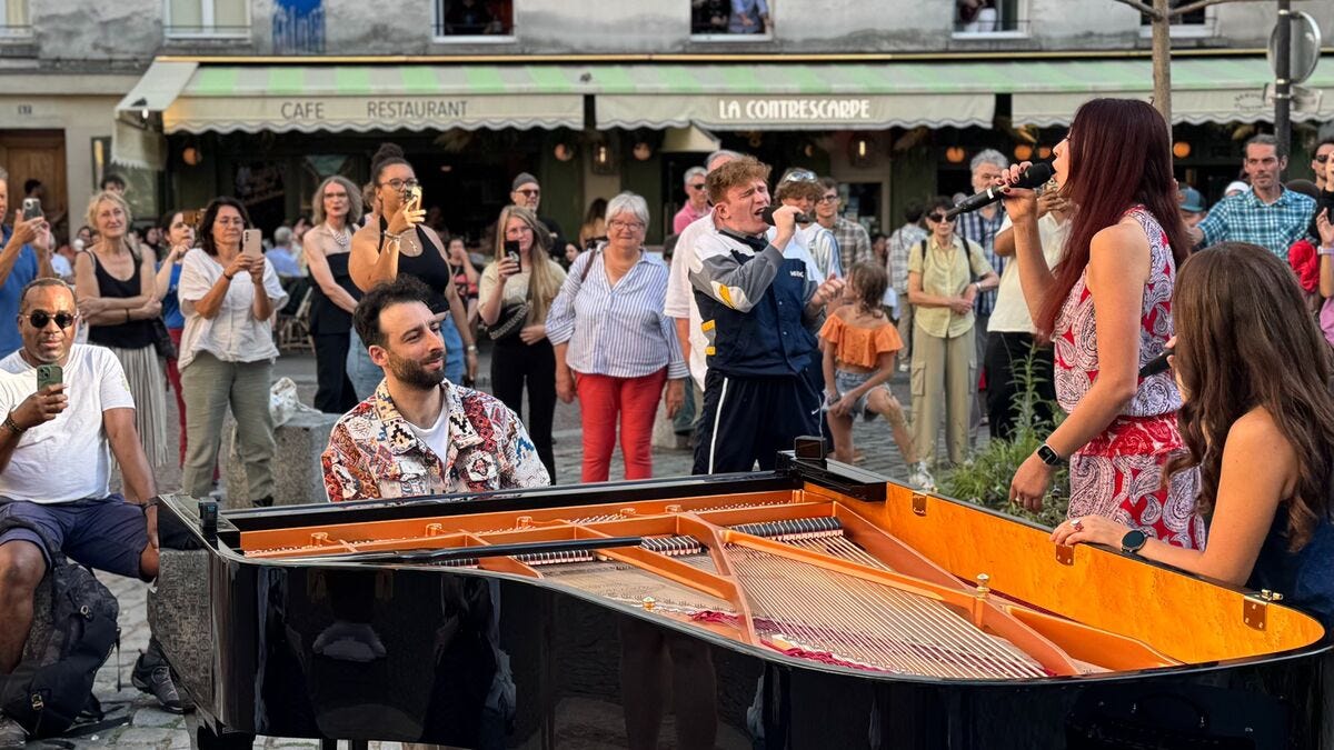 Dearbhail McDonald on X: "Ah, #Paris: What a privilege to stumble into this  💕🎼💕 Julien Cohen, social media star pianist, transforms Place de la  Contrescarpe into a concert stage - Le Parisien