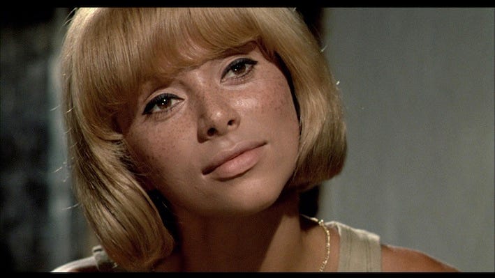 https://www.cinechronicle.com/wp-content/uploads/2015/10/La-Grande-Sauterelle4.jpg