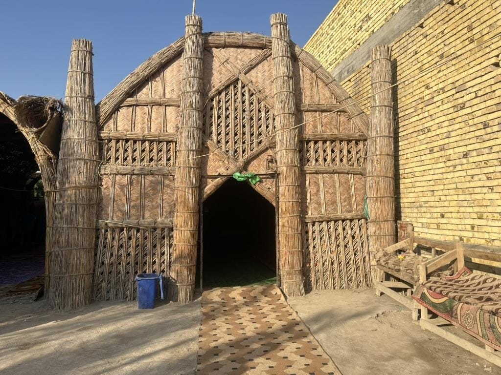 A building with a door

AI-generated content may be incorrect.