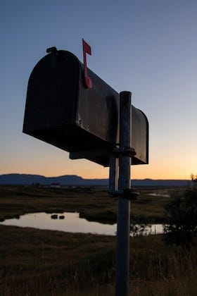 A mailbox with a flag on it

AI-generated content may be incorrect.
