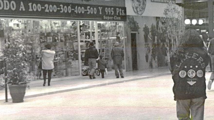 Cuando las tiendas de Todo a Cien invadieron los rincones de la capital gallega en los años 90 Cuando las tiendas de Todo a Cien invadieron los rincones de la capital gallega en los años 90