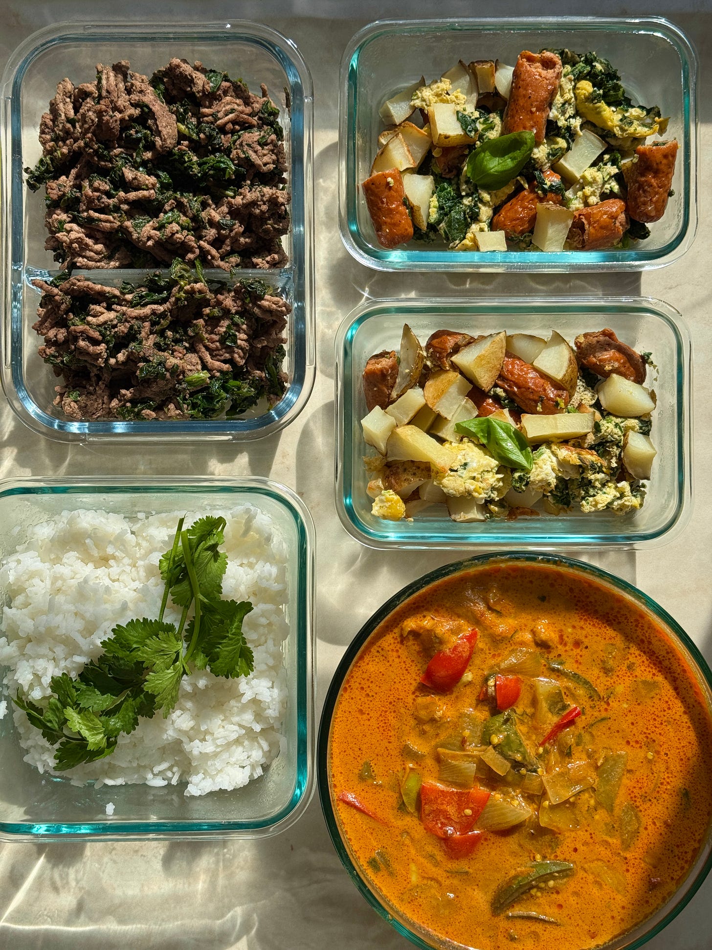 meal prepping with a week of healthy and easy meals that are prepared with colorful ingredients in glass containers