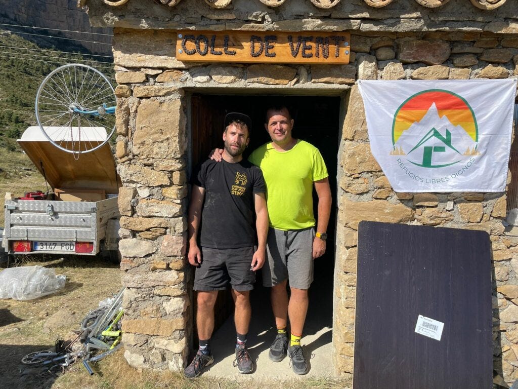 Procés de recuperació del refugi de Coll de Vent, situat a Areny de Noguera, punt clau de la Isàvena Loop creada per Javi Castillo. Procés de recuperació del refugi de Coll de Vent, situat a Areny de Noguera, punt clau de la Isàvena Loop creada per Javi Castillo.