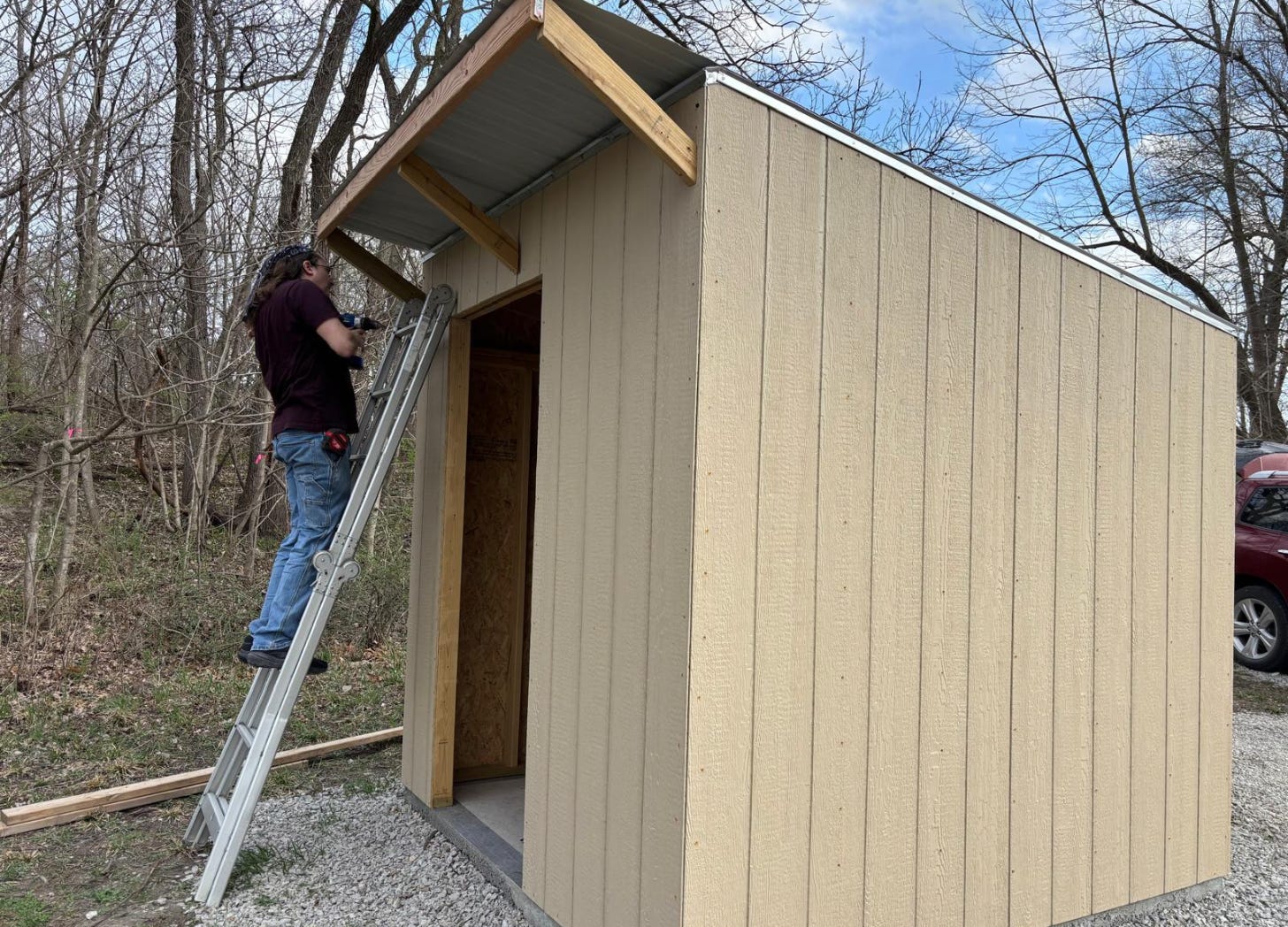 Ben let the tin extend over the north side to create an overhang, and built supports. Ben let the tin extend over the north side to create an overhang, and built supports.