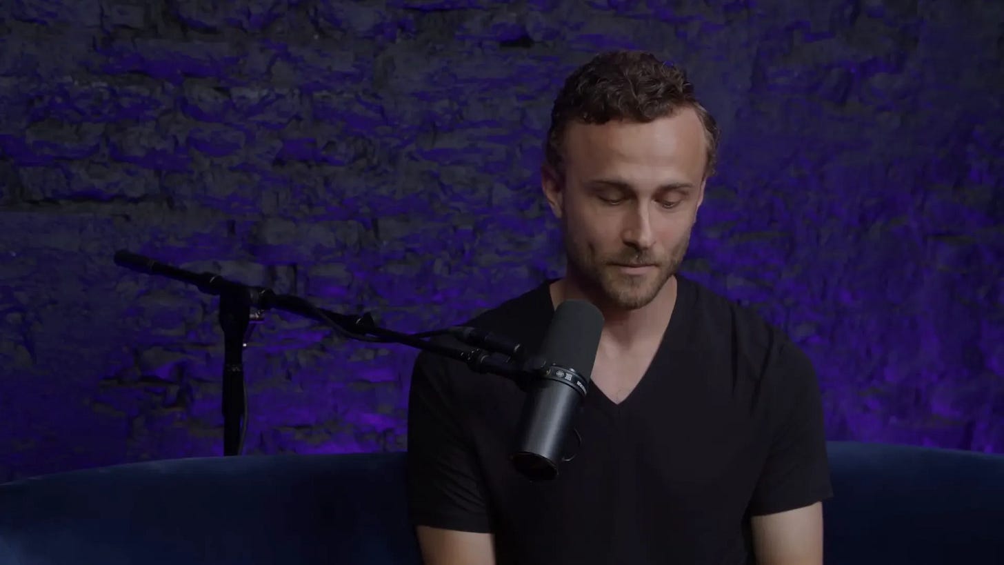 Sam expliquant comment utiliser les e-mails de manière proactive Sam expliquant comment utiliser les e-mails de manière proactive