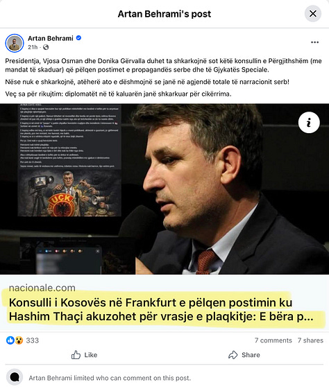 Kur fjala godet interesin, reagimi vjen i orkestruar: portale, figura publike dhe zyrtarë shtetërorë rreshtohen për të stigmatizuar autorin, jo për të diskutuar përmbajtjen. Screenshots-et tregojnë momentin kur një shprehje kritike trajtohet si kërcënim politik dhe kur media shndërrohet nga hapësirë debati në mjet presioni.