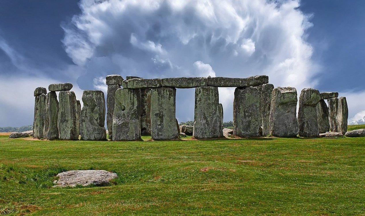 Stonehenge pode ter se alinhado tanto com a Lua quanto com o Sol. Stonehenge pode ter se alinhado tanto com a Lua quanto com o Sol.