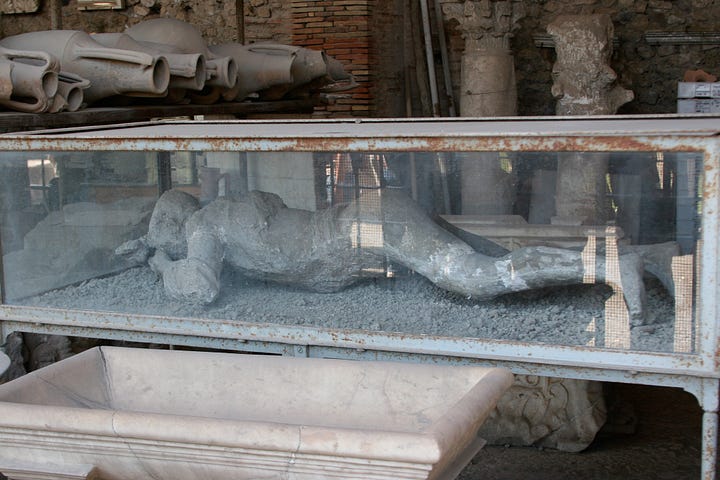 images of the victims and their belongings in Pompeii