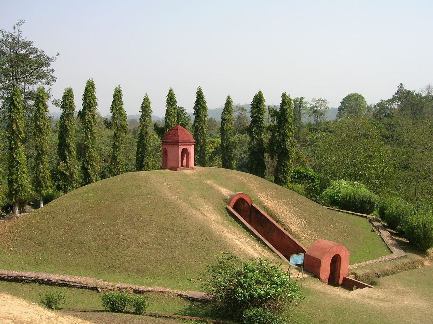 Charaideo_Maidam_of_Ahom_Kings_at_Charaideo_in_Sivasagar,_Assam_By Mozzworld
