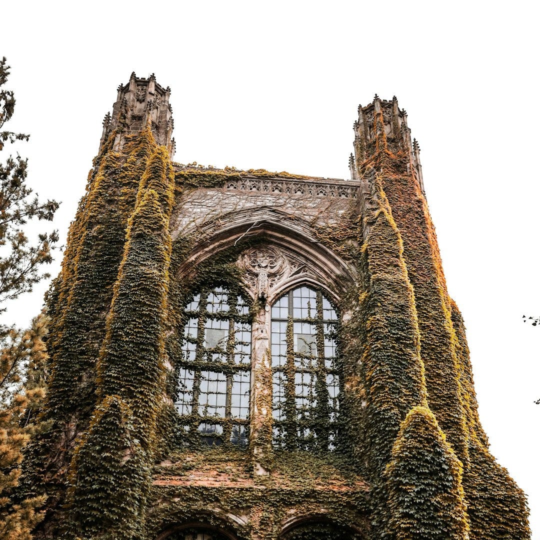 an old building with ivy growing all over it