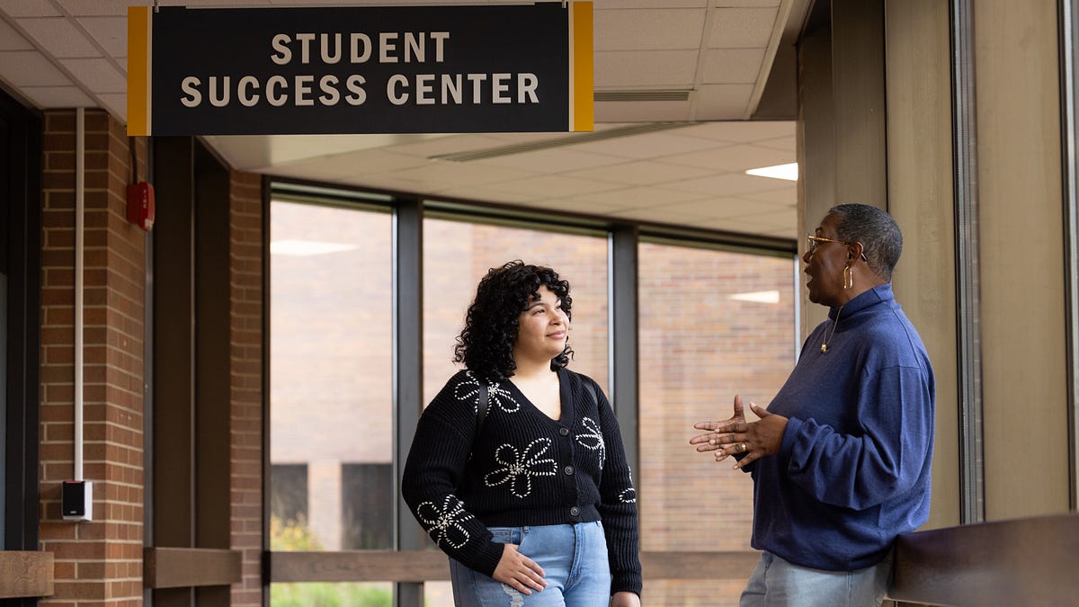 Why Community Colleges Are Winning Public Trust— and What Four-Year Colleges Can Do About It