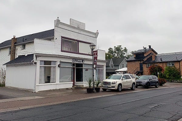 Luke's Diner Unionville Canada Gilmore Girls | rmrk*st | Remarkist Magazine