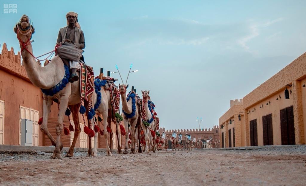ثقافي / نادي فرسان الوطن ضمن موسم الطائف بسوق عكاظ يُصور للزوار حقبة ماقبل 1500 ثقافي / نادي فرسان الوطن ضمن موسم الطائف بسوق عكاظ يُصور للزوار حقبة ماقبل 1500