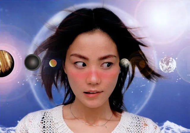 王菲 98年《唱游》专辑内页，怎么就那么喜欢这两只恐龙🦖