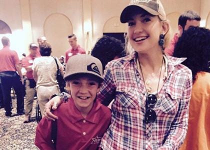 kate hudson in mexico with son ryder for charity 2015 kate hudson in mexico with son ryder for charity 2015