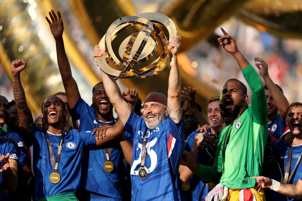 EAST RUTHERFORD, NEW JERSEY - JULY 13: Enzo Maresca, Head Coach of Chelsea FC, lifts the FIFA Club World Cup trophy after his team's victory following the FIFA Club World Cup 2025 Final match between Chelsea FC and Paris Saint-Germain at MetLife Stadium on July 13, 2025 in East Rutherford, New Jersey. (Photo by Buda Mendes/Getty Images)