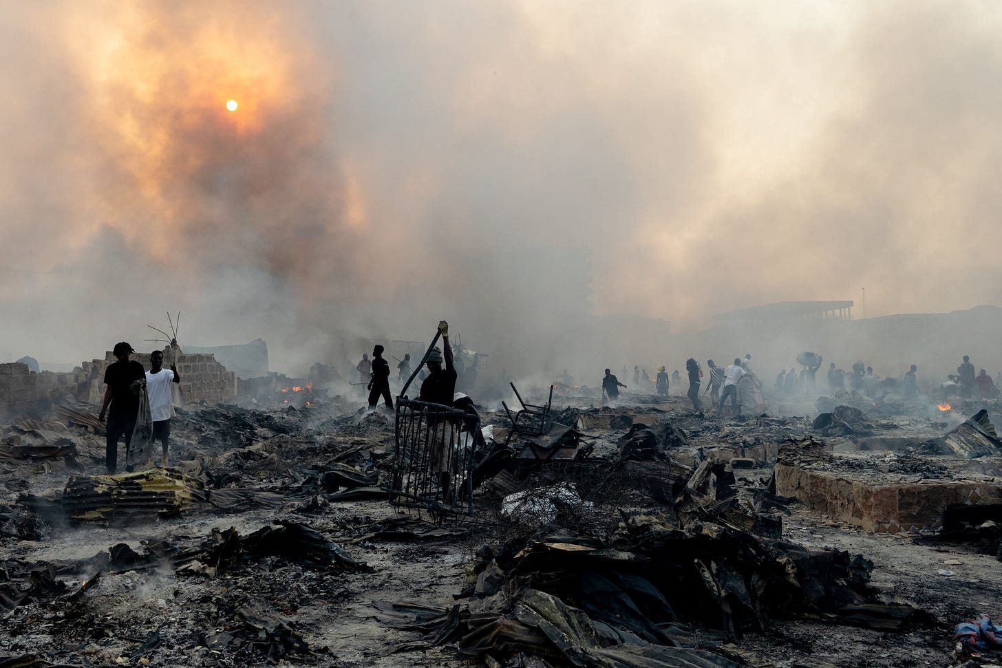 Some shop owners clearing their stalls of metal scraps during the fire_photographed by Julius Tornyi_The Or Foundation.jpg