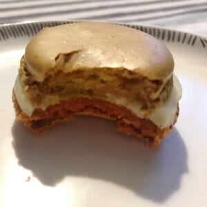 macaron-miel-immortelle-mandarine-Pierre-Hermé-2