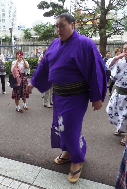 Makuuchi Wrestler Arriving Makuuchi Wrestler Arriving