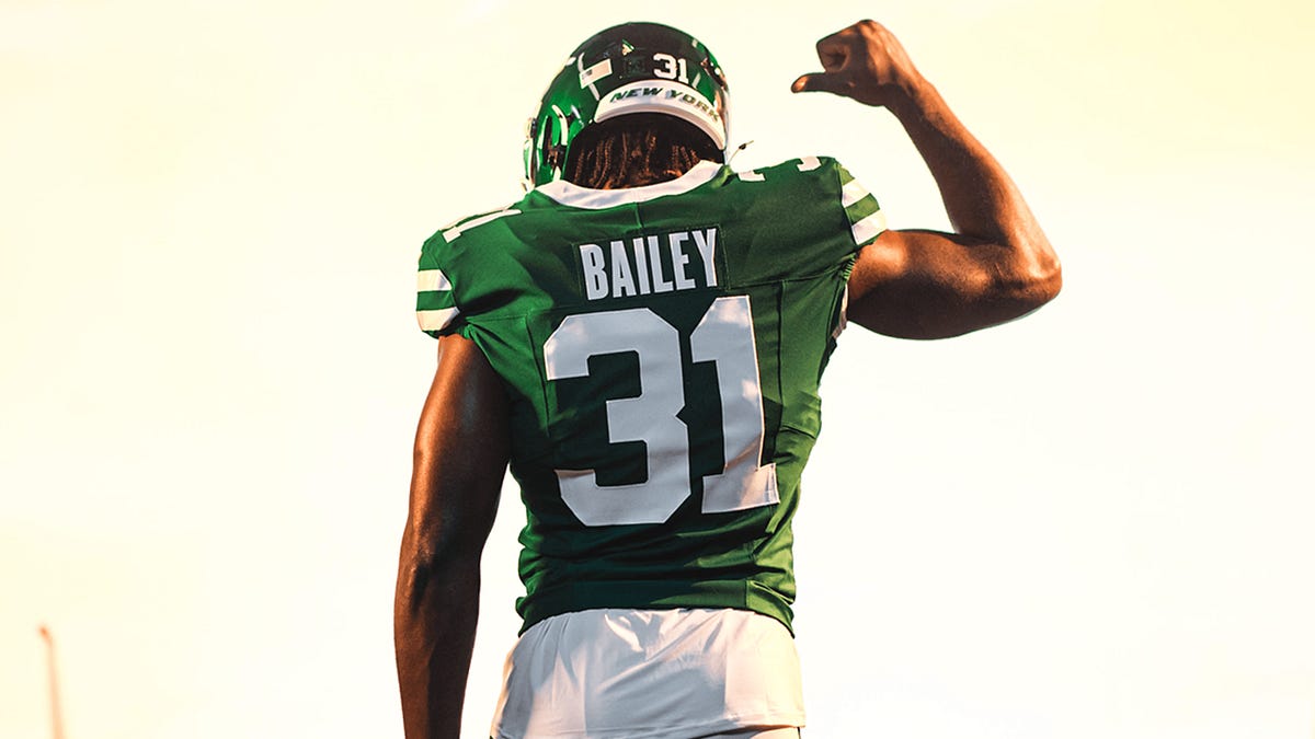 Photo: The Jets Way David Bailey Becomes Defensive Rookie of the Year Favorite After Three Sacks