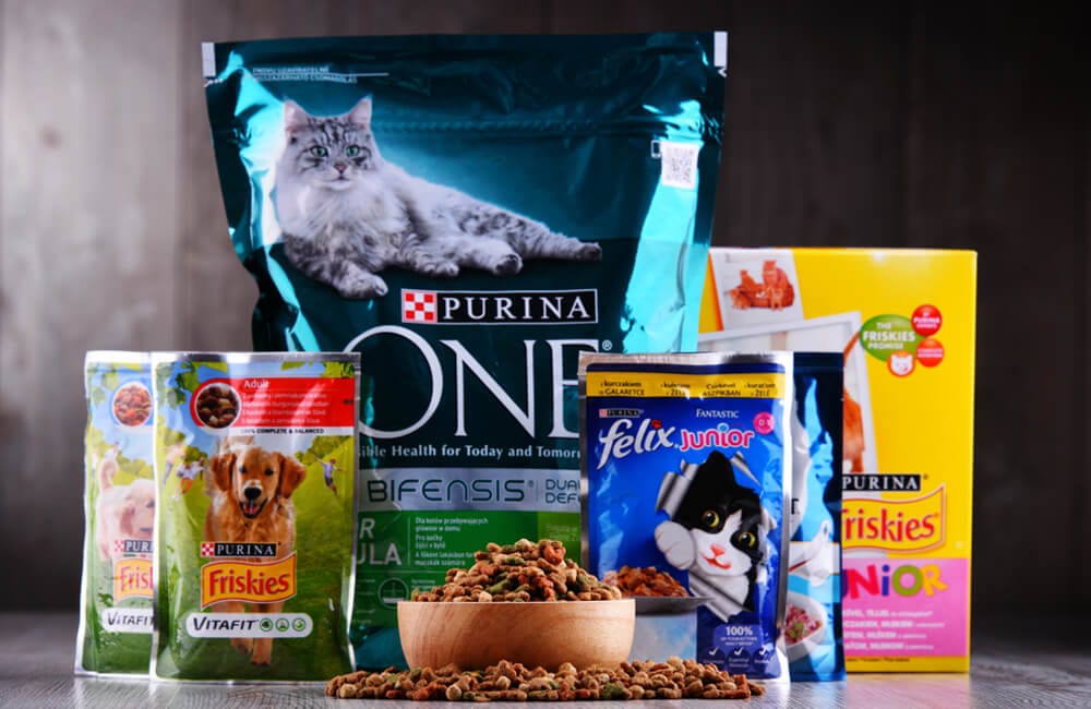 Purina ©Monticello / Shutterstock.com Purina ©Monticello / Shutterstock.com