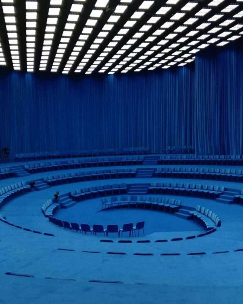 HOW FASHION USES SHOW SPACES: BALENCIAGA'S IMMERSIVE WORLD ...