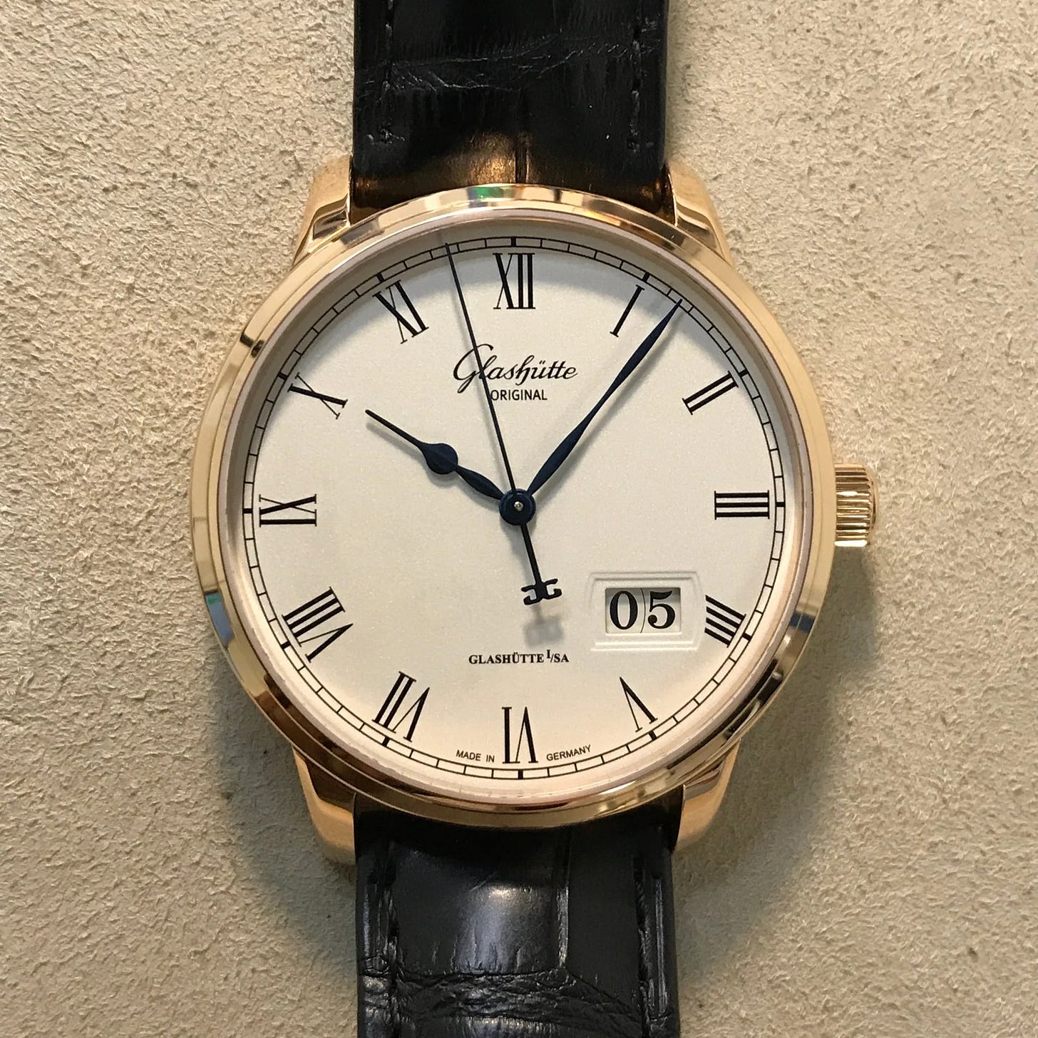 2025 Glashütte Original Senator Panorama Date 40 Rose Gold / Silvered / Roman / Strap 1-00-03-32-45-04 Listing Image 1