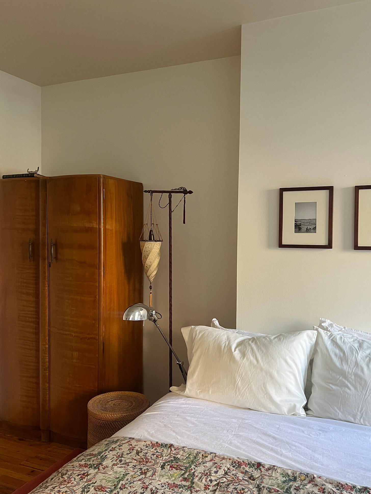 8 Mid-Century Modern Living Rooms Without an Eames Chair in Sight, image size:1456x1941