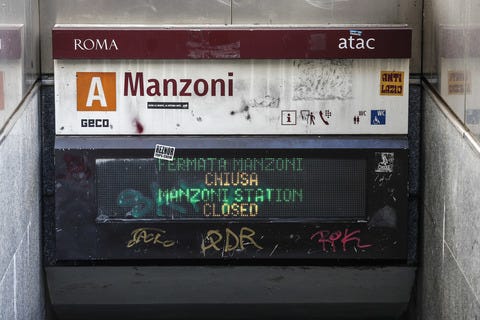Roma, chiusa Metro A Manzoni per allagamento: disagi anche al sottopasso della stazione Tiburtina Roma, chiusa Metro A Manzoni per allagamento: disagi anche al sottopasso della stazione Tiburtina